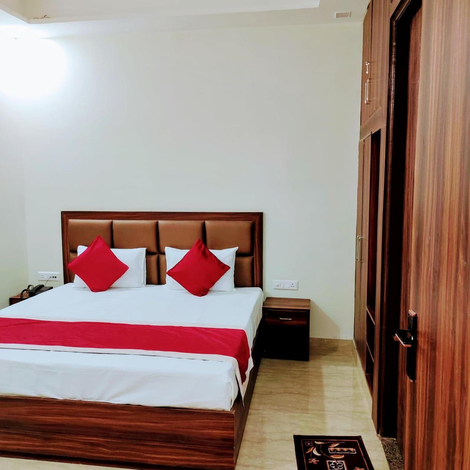Hotel Orange Town Агра Екстериор снимка